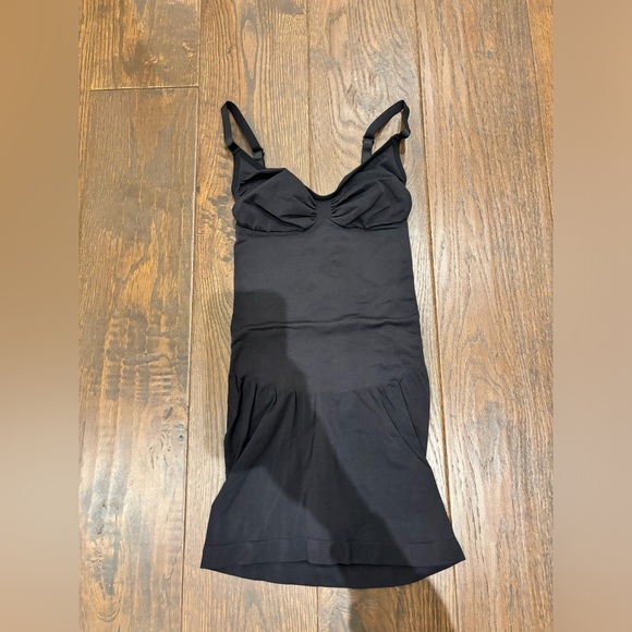SKIMS Seamless Sculpt Slip Dress in Onyx Women’s Size Large - Picture 5 of 7